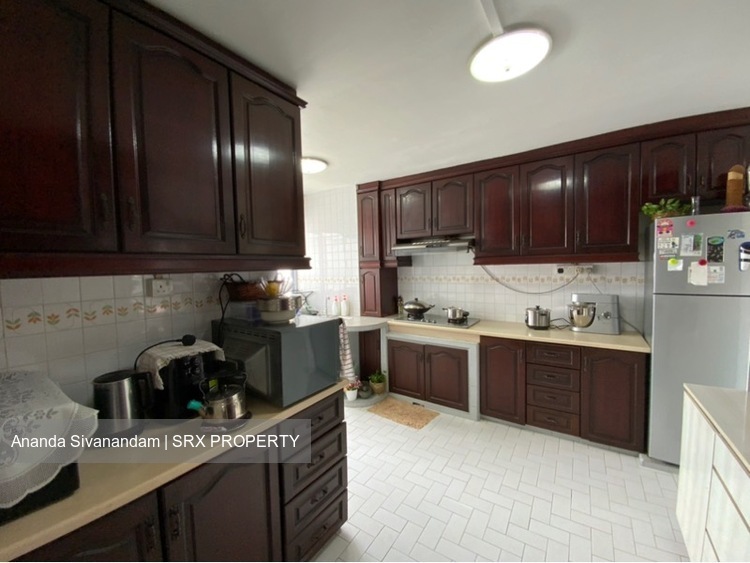 Blk 533 Hougang Avenue 6 (Hougang), HDB Executive #533546391